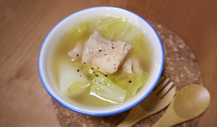 風邪予防に！白菜と長ネギで作る生姜スープのレシピ