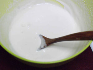 冷凍ベリーとヨーグルトクリームのグラスケーキレシピ_ヨーグルトクリームを作る