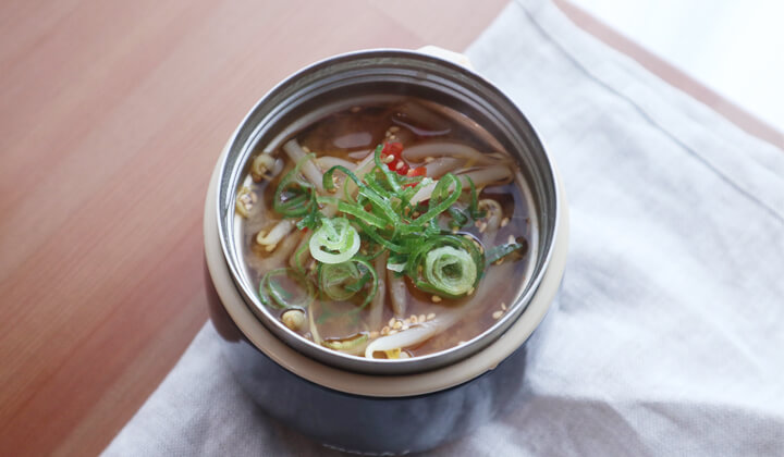 スープジャー弁当レシピ_5分で作るもやしのピリ辛スープ