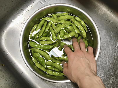 これで間違いなし！枝豆の下処理方法とおいしい茹で方・見分け方 - nomina